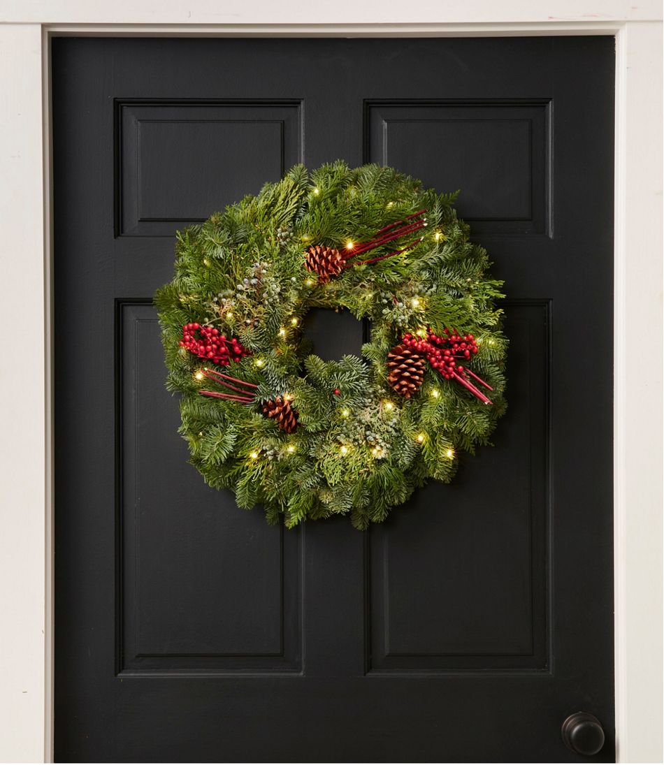 Woodland Canella Berry Lighted Wreath, 20"