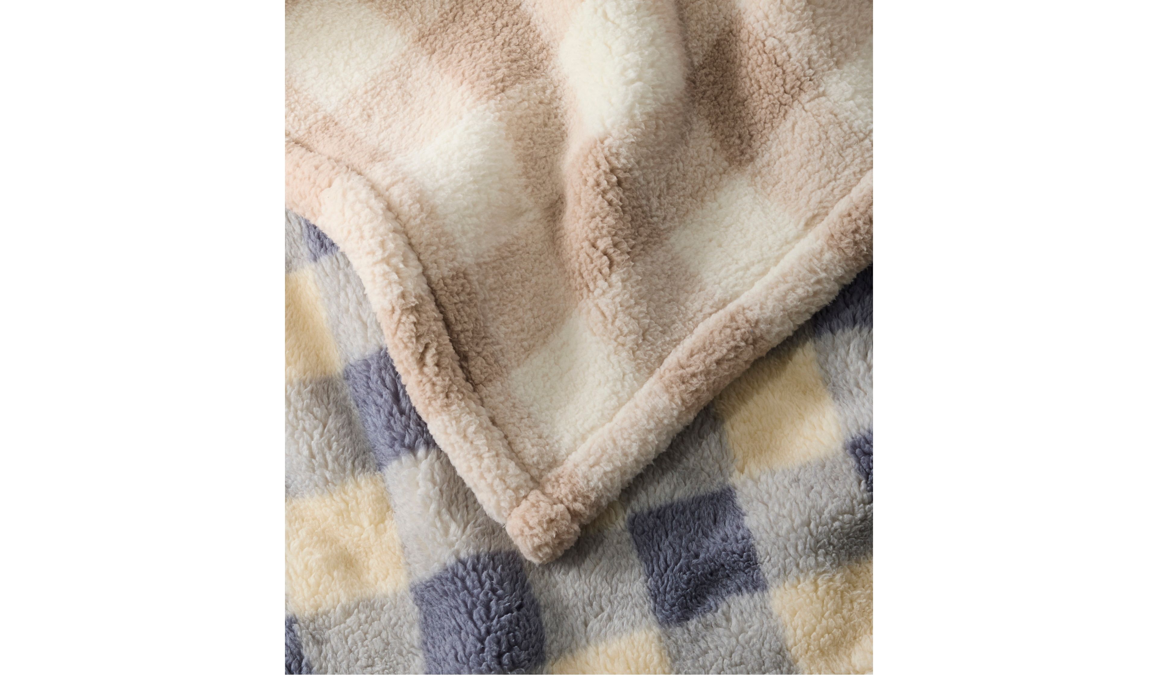 Cozy Sherpa Wearable Throw, Plaid