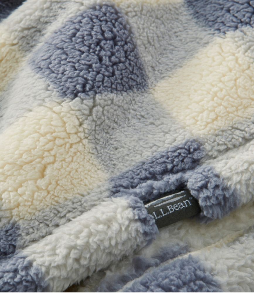 Cozy Sherpa Wearable Throw, Plaid