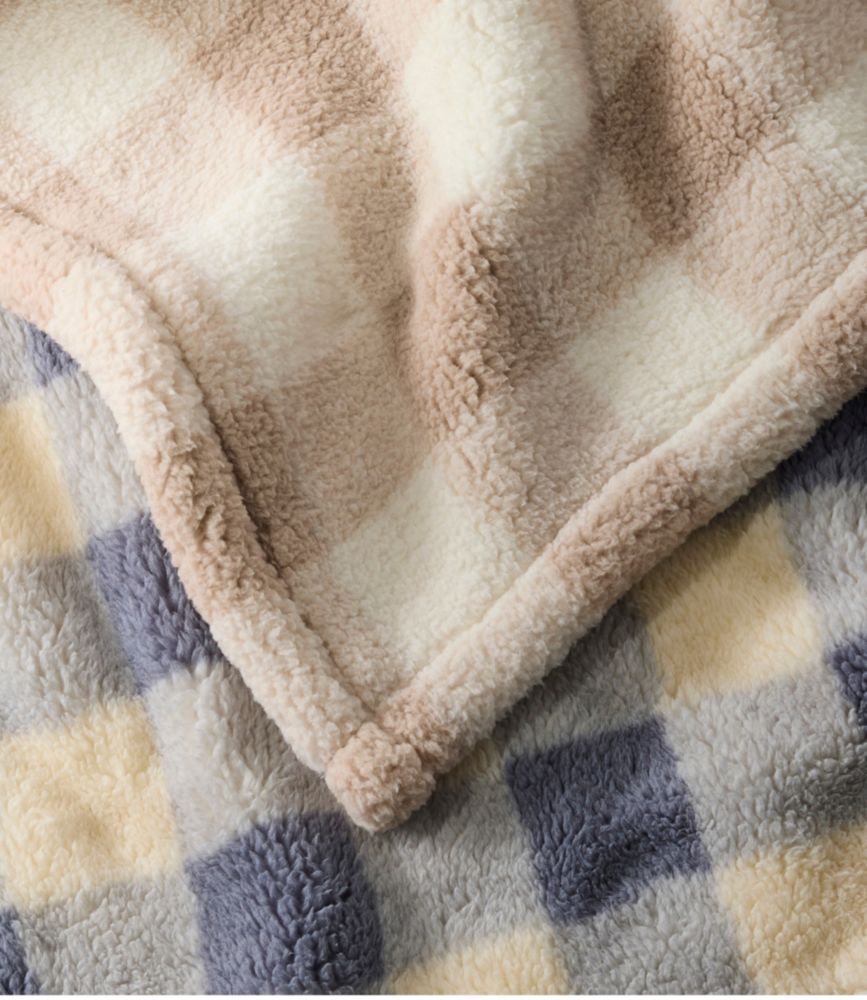 Cozy Sherpa Wearable Throw, Plaid
