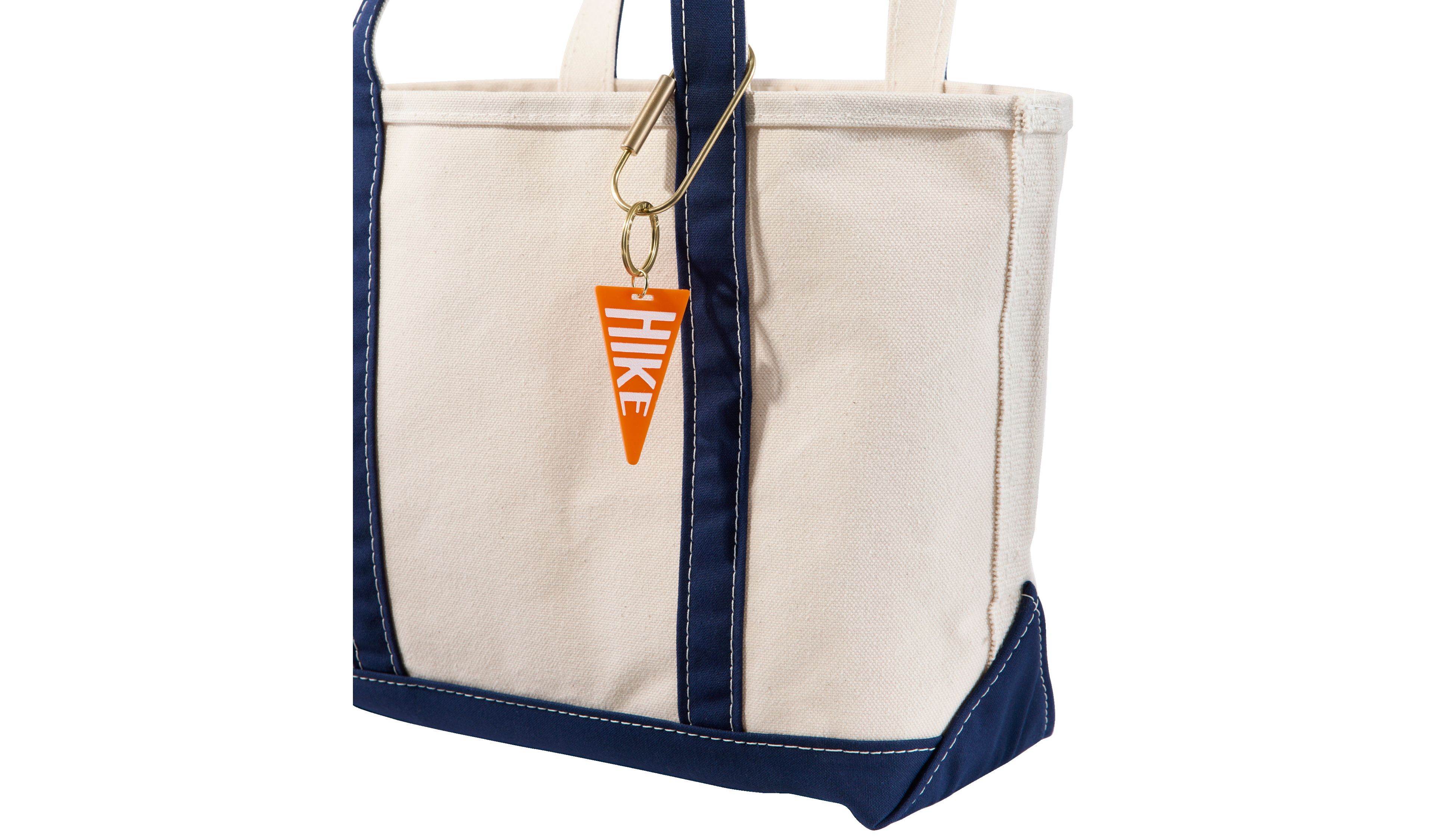 Pennant Charm, Hike